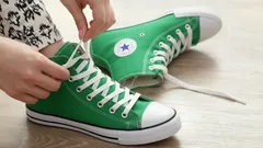 Ľavá alebo pravá: Ktorú topánku si obúvate ako prvú? Toto prezrádza o vašej osobnosti