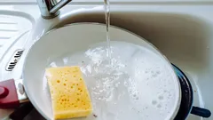 Určite ste umývali horúcu panvicu studenou vodou: tu je dôvod, prečo to už nerobiť