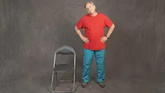 Ak po 55. roku dokážete urobiť tieto 4 cviky so stoličkou, vaša sila je výnimočná