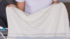 Ako vysušiť bielizeň v chladnom byte: Tento trik zachráni plachty pred vlhkosťou